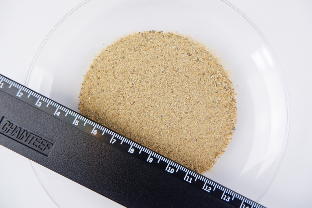 Златолит песок 0-2 мм с линейкой